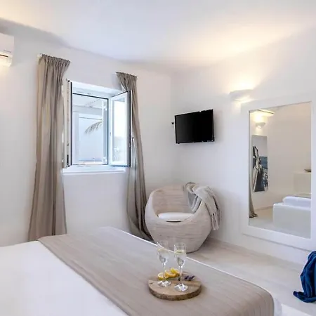 Chaniotis Jacuzzi & Pool Villa *