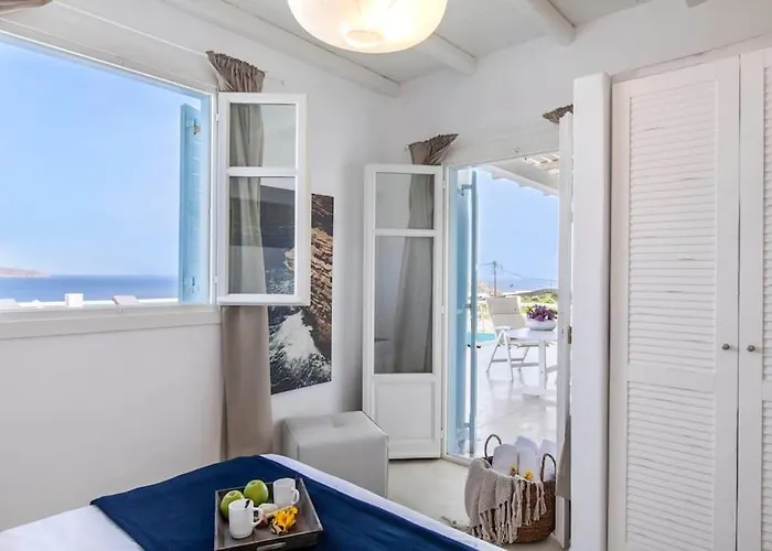 Chaniotis Jacuzzi & Pool Villa Kalafatis