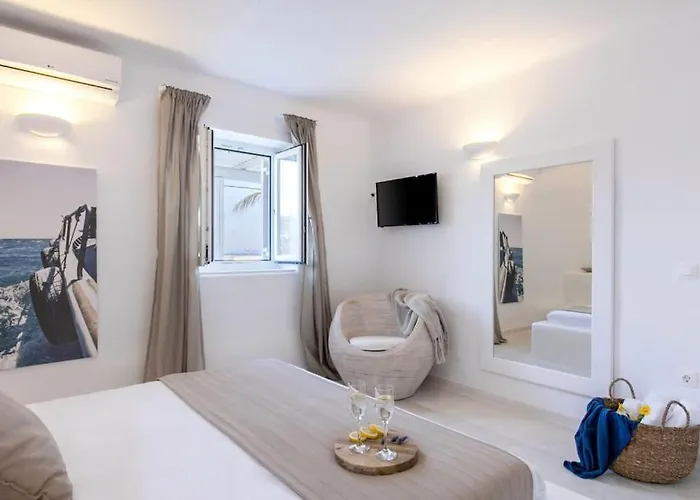 Chaniotis Jacuzzi & Pool Villa *